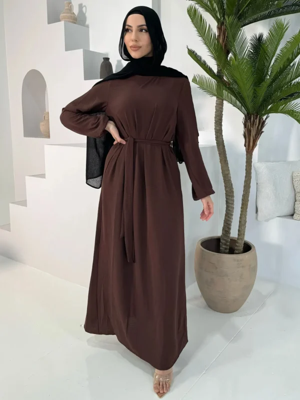 عباية أنيقة بلون القهوة لعام 2025 ملابس نسائية فستان متواضع دبي قفطان إسلامي رداء ماروكين نسائي Musulmane بتصميم بحزام